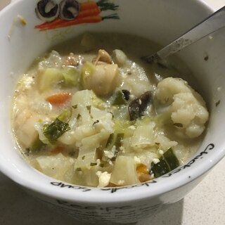 ホタテとカリフラワーたっぷりの野菜スープ